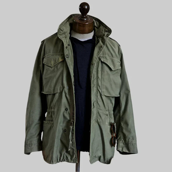 Chaquetas de estilo militar para hombres en diseño clásico de campo