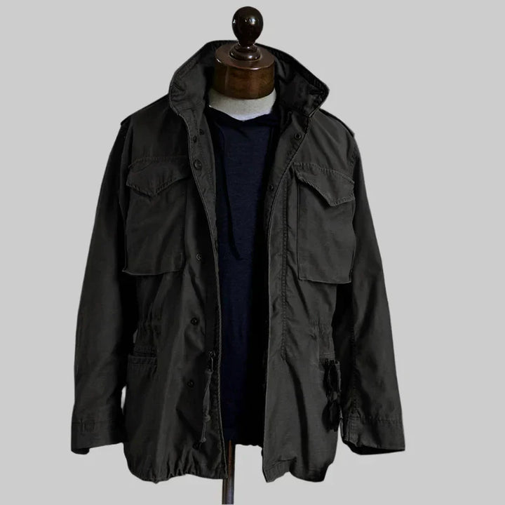 Chaquetas de estilo militar para hombres en diseño clásico de campo